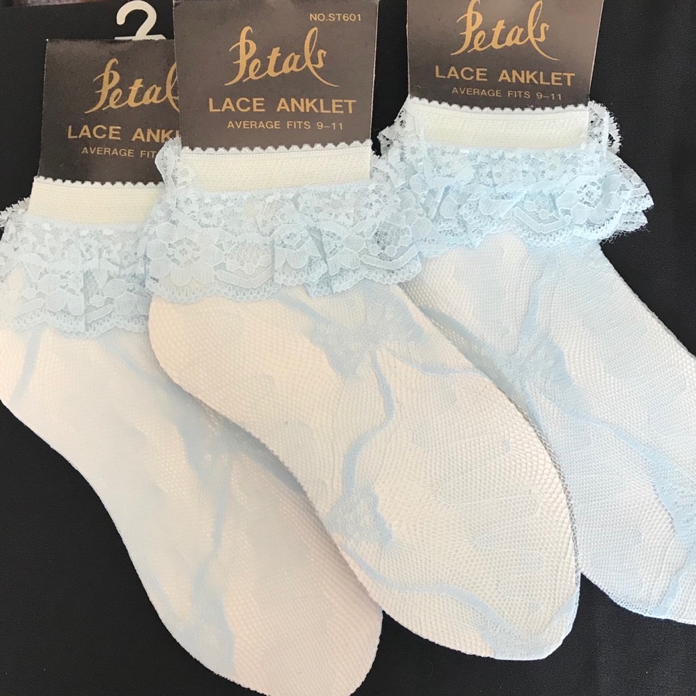 Petals DEADSTOCK set of 3 Lace Anklet Socks